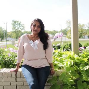 Meet your Posher, Digna